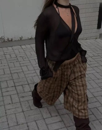 Blouse à manches longues et foulard croisé