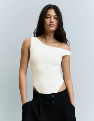 Body asymétrique à bretelles froncées