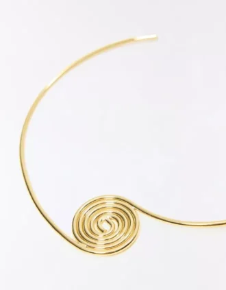 Collier à spirale rigide