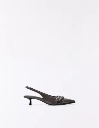 Chaussures à talons bobines et bride arrière à boucle