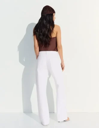 Jean droit à taille haute et effet brillant