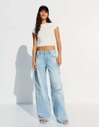 Jeans boyfriend taille basse avec étoiles Jeans boyfriend taille basse avec étoiles