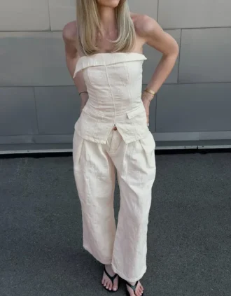 Jeans à taille basse et jambes larges avec pinces