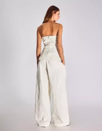 Jeans à taille basse et jambes larges avec pinces