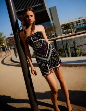 Mini-robe bandeau en tulle