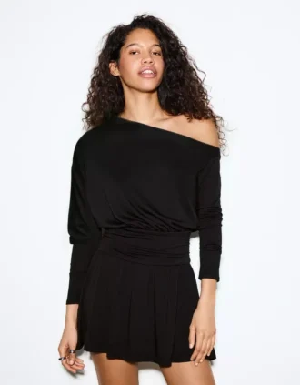 Mini-robe à manches longues avec ceinture