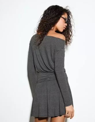 Mini-robe à manches longues avec ceinture