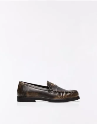 Mocassins froncés avec détails brossés