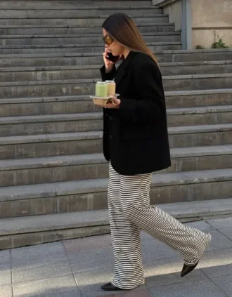 Pantalon droit à imprimé rayé