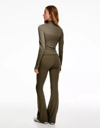 Pantalon technique évasé à taille retroussée – Pantalons Pantalon technique évasé à taille retroussée – Pantalons
