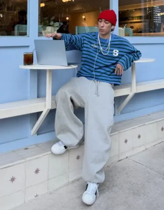 Pull ample à rayures brodé avec un fit boxy